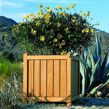 Kingsley-Bate Brookside Planters