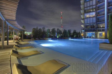 Minimalist pool photo in Dallas