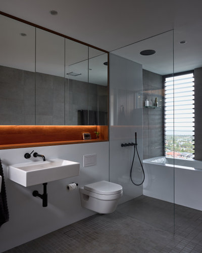 Modern Bathroom by Mallinger Constructions