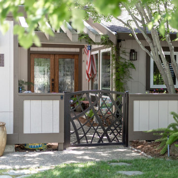 Small Courtyard Gate Modern in Fair Oaks
