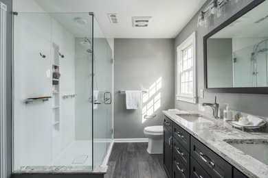 Example of a transitional bathroom design in Columbus