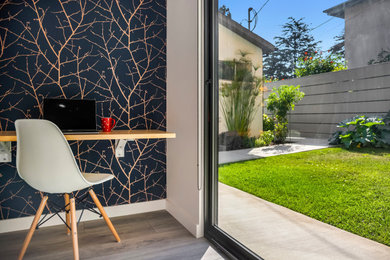 Home design - contemporary home design idea in Los Angeles
