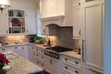 Kitchen - traditional kitchen idea in Wilmington