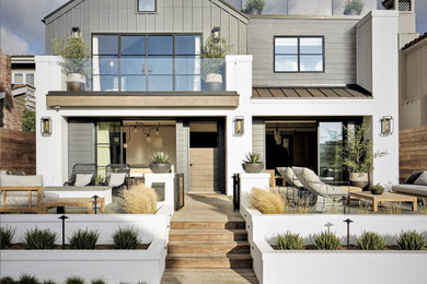 Coastal exterior home idea in Los Angeles