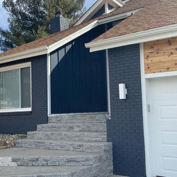 James Hardie / Deep Ocean w Arctic White Trim