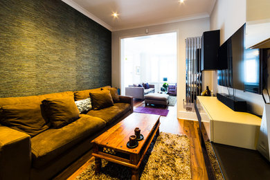 Design ideas for a contemporary living room in London.