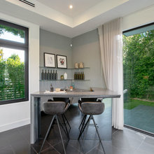 Lake House Bar/Wet Bar