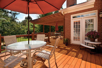 Inspiration for a traditional backyard deck in Atlanta.