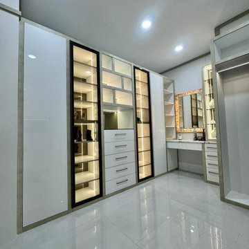 Modern Walk-in Closet System with Make-up Station, Purse Display and Glass Doors