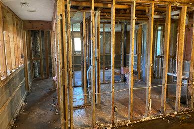 Trendy home design photo in Columbus