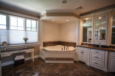 Bathroom - traditional bathroom idea in Toronto
