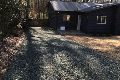 Photo of a traditional landscaping in Raleigh.