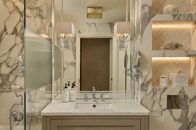 Inspiration for a traditional bathroom in London.