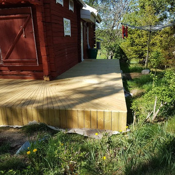 Entré av trall med solfjäder.