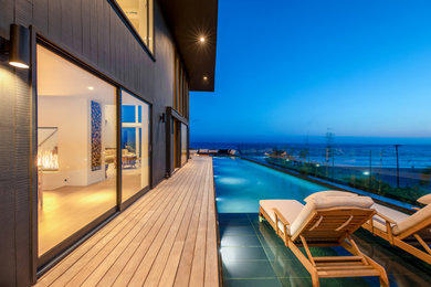 Example of a trendy pool design in Los Angeles