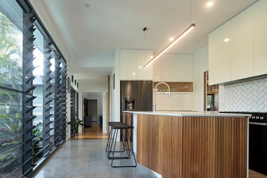 Photo of a mid-sized contemporary l-shaped kitchen in Brisbane.