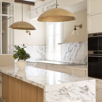 A Modern Classic Kitchen : Warmth, Elegance & Timeless Simplicity