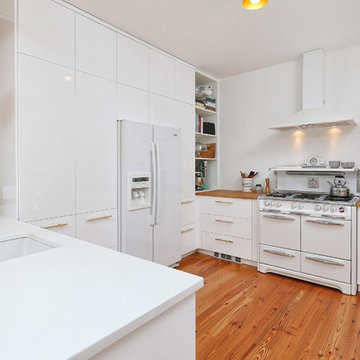 Graduate Hospital, Philadelphia: Retro Details in Sleek Modern Kitchen Addition