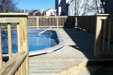Example of an arts and crafts deck design in Chicago