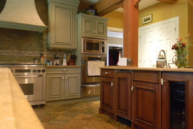 Kitchen - farmhouse kitchen idea in Philadelphia