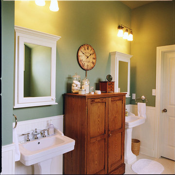Classic His-and-Hers Bathroom