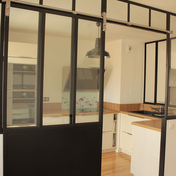 Verrière de cuisine avec porte coulissante