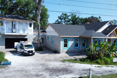 Example of an exterior home design in Tampa