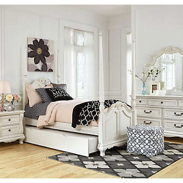 Elegant Traditional Kids Bedroom