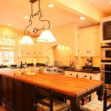 Kitchen - Dark Perimeteer Counters