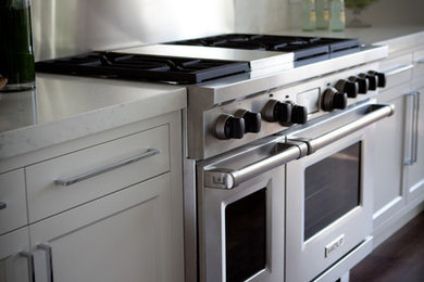 Kitchen - modern kitchen idea in San Francisco