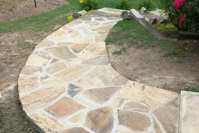 Photo of a traditional landscaping in Atlanta.