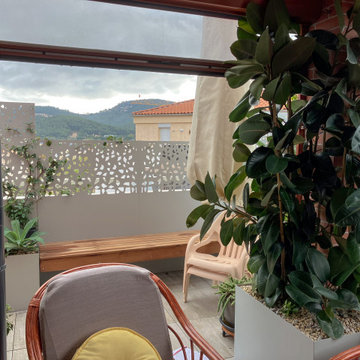 Une terrasse chaleureuse et végétalisée