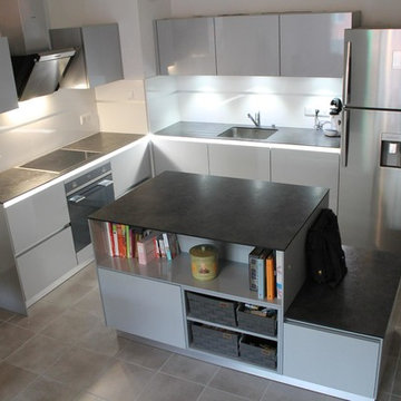 Cuisine stratifié métalisé et plan compact mince