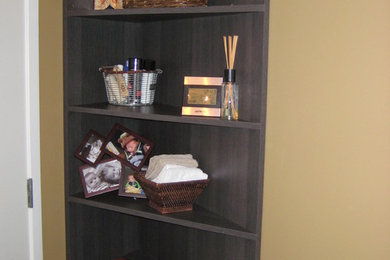 Example of a classic family room design in Chicago