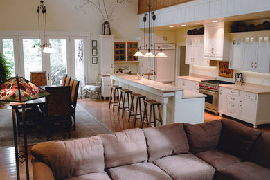 Mountain style eat-in kitchen photo in Milwaukee with an island