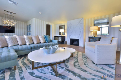 Example of a mid-century modern living room design in Orange County