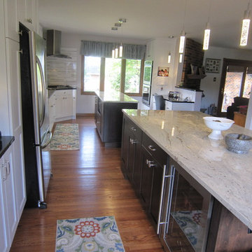 Spacious Kitchen with two Islands