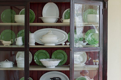 Inspiration for a timeless kitchen remodel in Atlanta with an island
