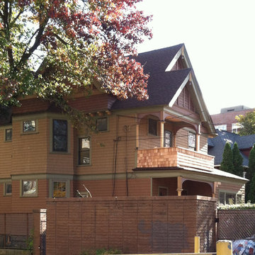 St Marks Place Apartments, Straten Island