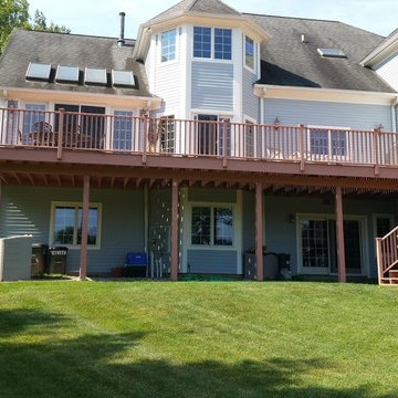 Beautiful 2nd Floor Deck