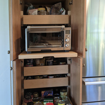 Mid-Century Cottage: An Individual Kitchen