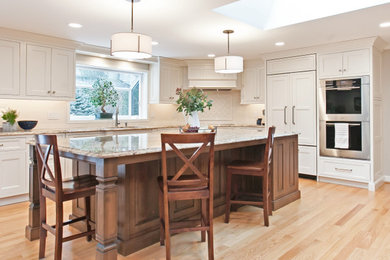 Inspiration for a timeless kitchen remodel in Bridgeport