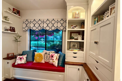 Home office - mid-sized craftsman home office idea in Los Angeles