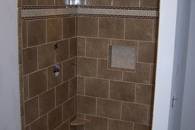 Example of a classic home design design in Milwaukee