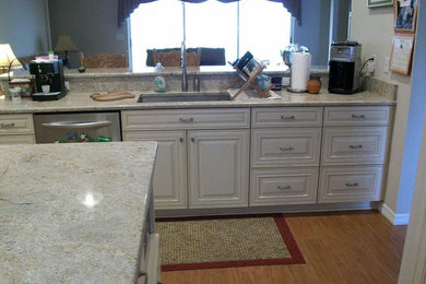 Inspiration for a timeless kitchen remodel in Tampa