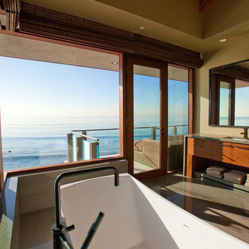 Concrete Home: Malibu, CA