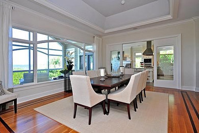 Example of a classic dining room design in New York