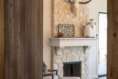 Cottage home design photo in Other