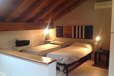 This is an example of a modern bedroom in Milan.