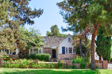 Example of a classic exterior home design in Los Angeles
